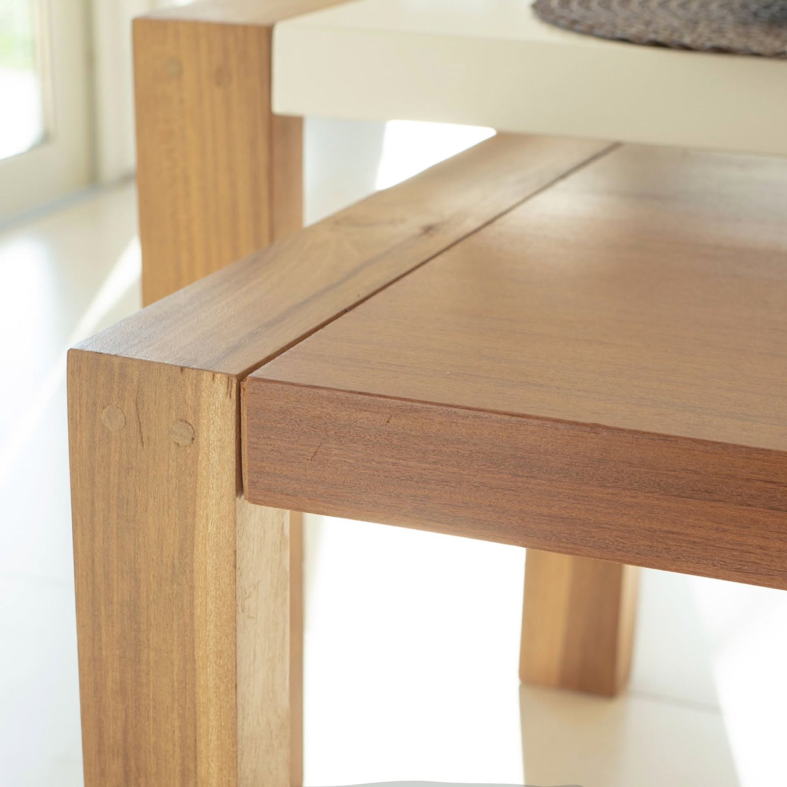 Detalle de la unión de una mesa de madera